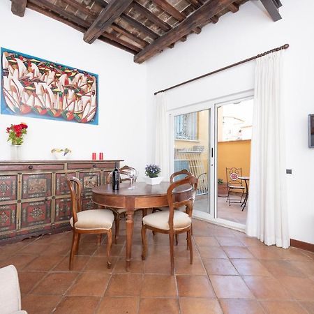 Stunning Campo De Fiori Apartment With Terrace Rom Exterior foto