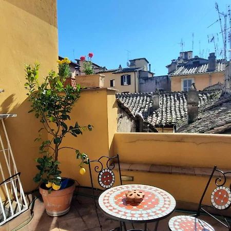 Stunning Campo De Fiori Apartment With Terrace Rom Exterior foto